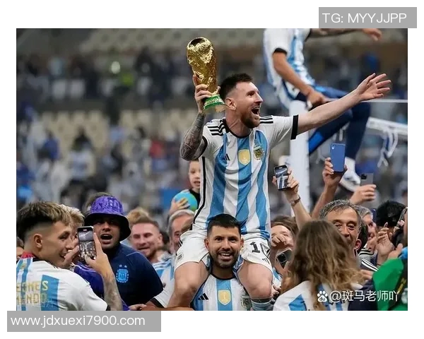 百年足球场上的传奇球星：从贝利到梅西的辉煌岁月